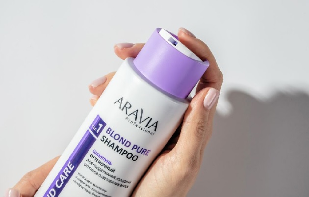 Шампунь оттеночный для поддержания холодных оттенков осветленных волос Blond Pure Shampoo от ARAVIA Professional - подробнее